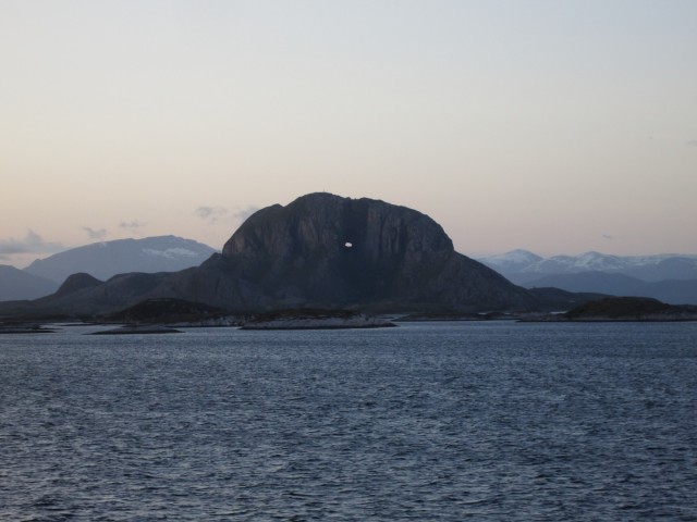 Hurtigruten_2015-06-20_00-03-1